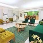 Hollow On The Square City Hotel