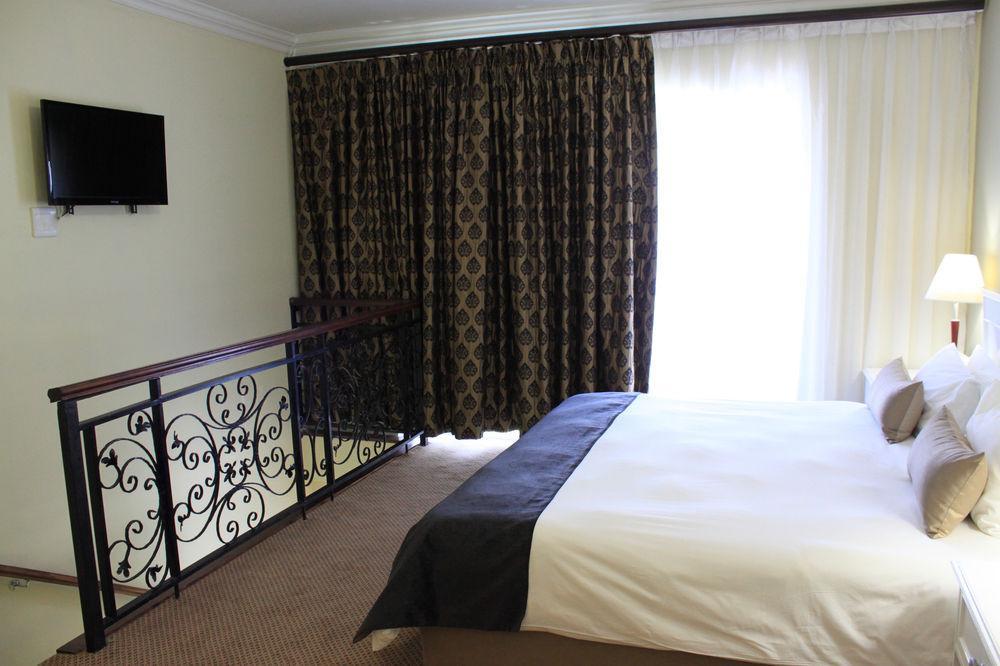 Hotel Hollow On The Square 4*